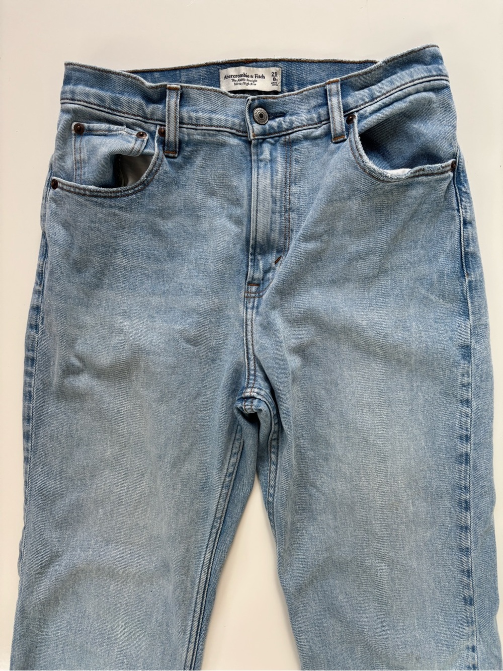 Abercrombie & Fitch Light Wash Ankle Straight Ultra High Rise Size 8S or 29 - Picture 4 of 10